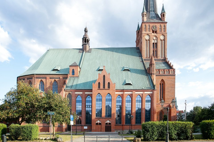 Aliplast ablakrendszerek a Szczecini katedrálisban