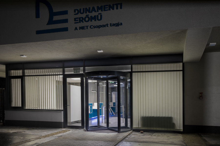 GEZE automata forgóajtó a Dunamenti Erőmű épületében