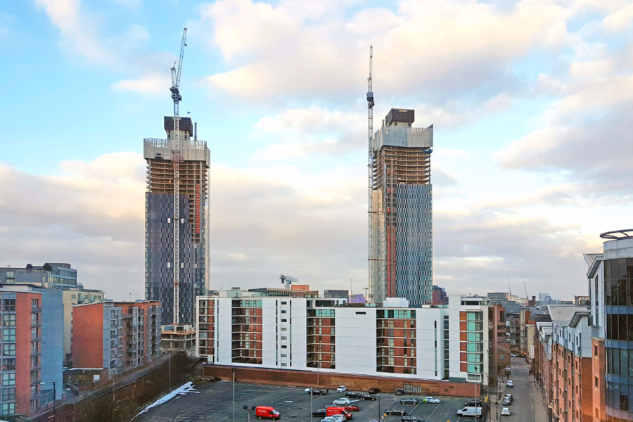 Újonnan épülő toronyházak Manchesterben MEVA MAC toronyzsalu rendszer alkalmazásával